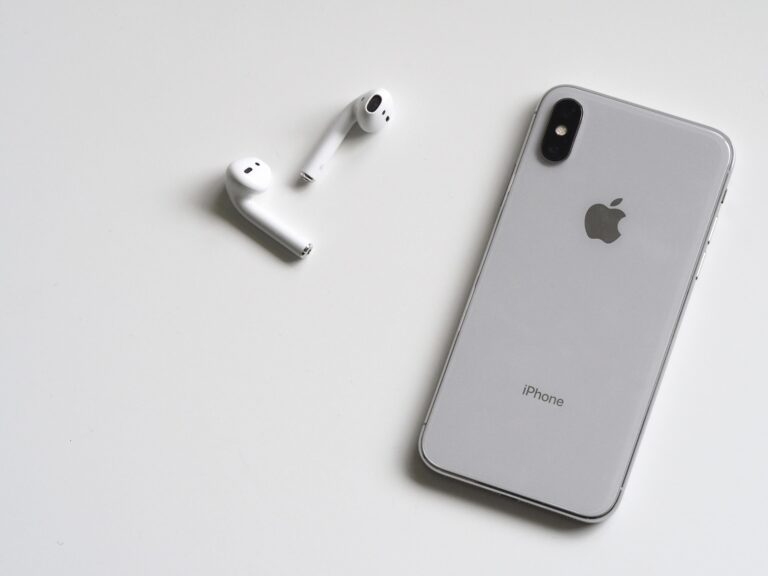can earbuds damage eardrum