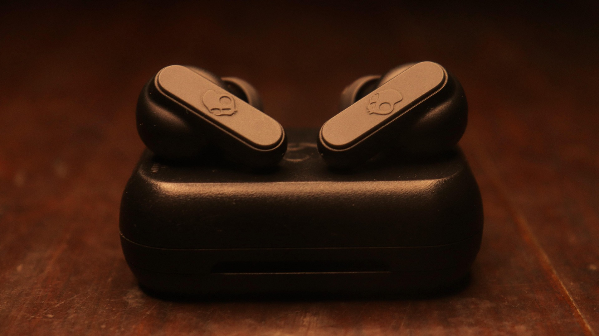 how are in ear monitors different from earbuds