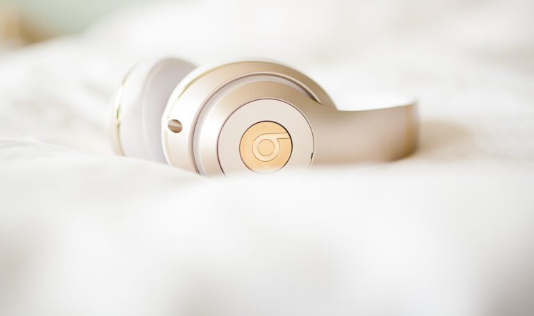 how to clean the inside of earbuds
