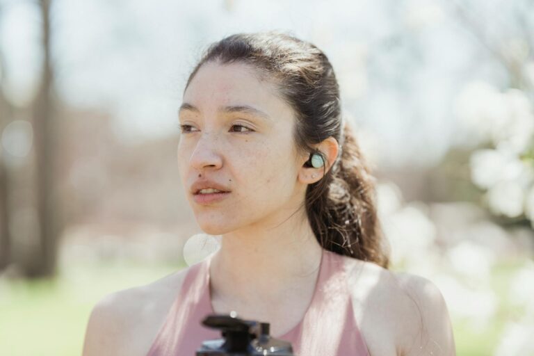 how to get earbuds to stay in your ears